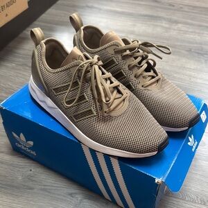 Adidas Tan Sneakers Sleek Lightweight Design